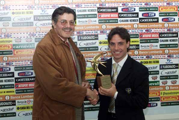 Giorgio Zanolli premia Antonio Filippini Rondinella d'oro 1998 / 1999